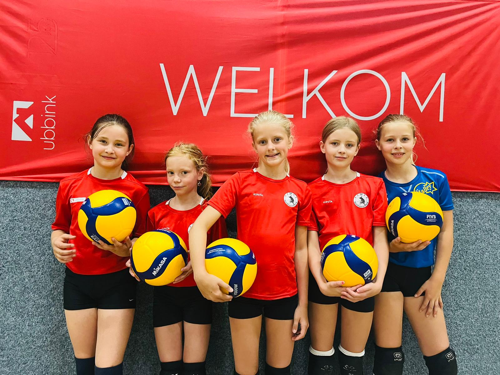 Groepsfoto Bellavolley spelers en trainers